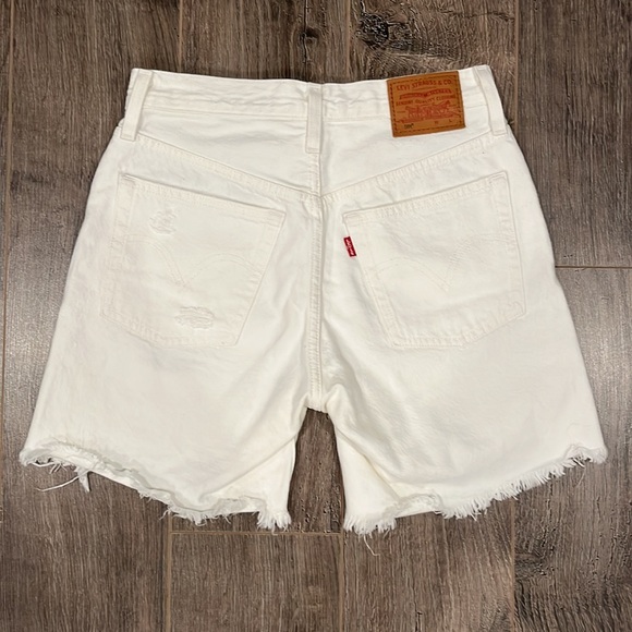 ❌SOLD❌ Levi’s | 501 Mid Thigh Denim Shorts (White) - Picture 2 of 2
